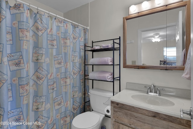 bathroom featuring vanity, a shower with shower curtain, toilet, and ceiling fan