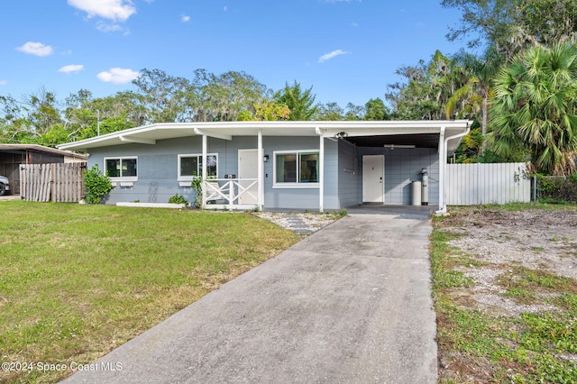 view of front of property with a carport and a front yard