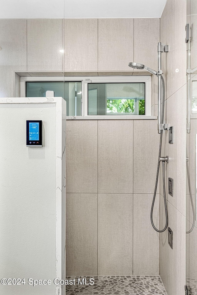 bathroom featuring tiled shower