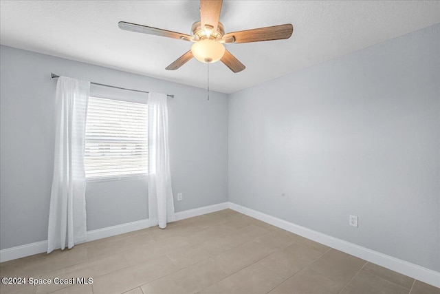 unfurnished room featuring light tile patterned flooring and ceiling fan