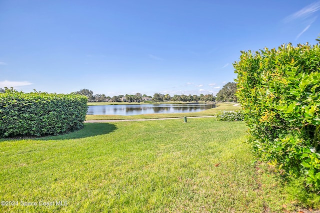 view of yard featuring a water view