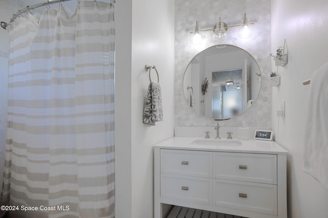 bathroom with a shower with curtain and vanity