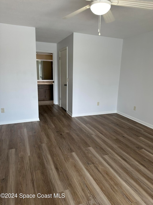 empty room featuring dark hardwood / wood-style floors and ceiling fan