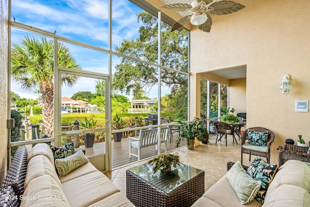 sunroom with ceiling fan