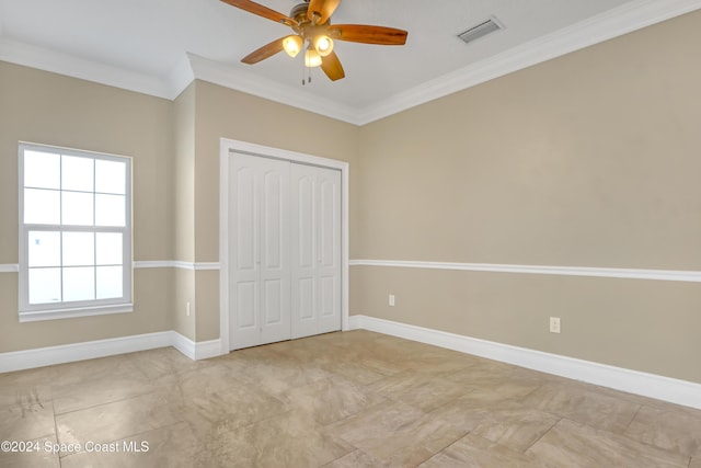 unfurnished bedroom featuring visible vents, a closet, baseboards, ornamental molding, and a ceiling fan