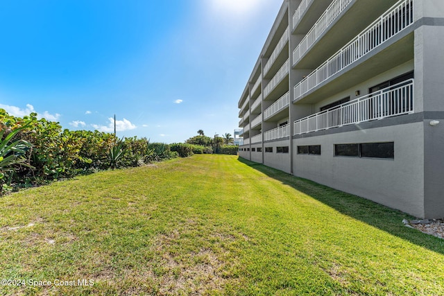 view of yard featuring a balcony