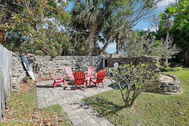 view of yard with a patio