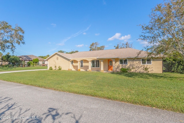 single story home featuring a front lawn