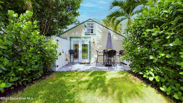 view of outdoor structure with a lawn