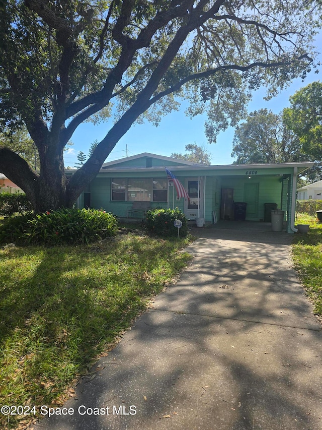 view of front facade with a carport