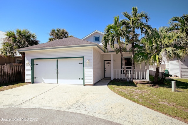 view of front of property featuring a front yard and a garage