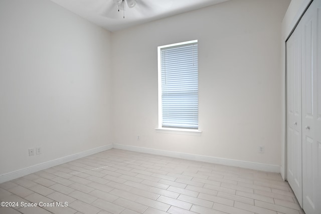 unfurnished bedroom featuring a closet and ceiling fan