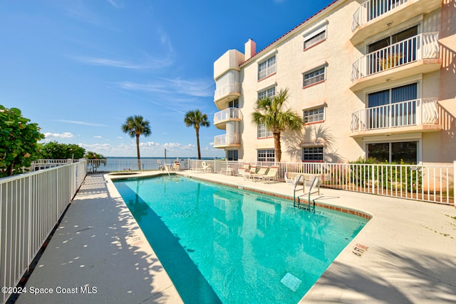 view of pool featuring a water view