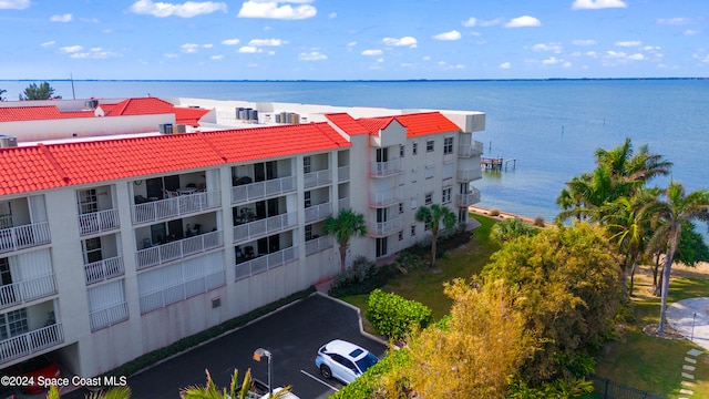 bird's eye view with a water view