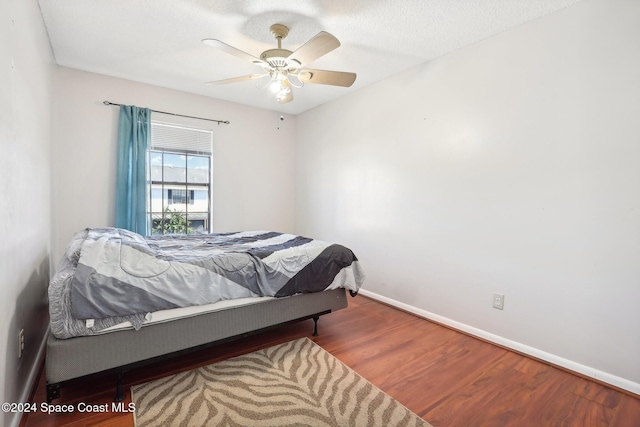 bedroom featuring a textured ceiling, hardwood / wood-style flooring, and ceiling fan