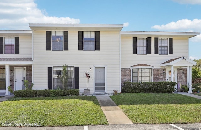 view of property featuring a front yard