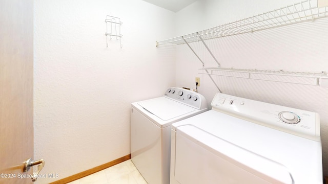 753 Greenwood Manor Cir Unit 15B, West Melbourne, FL 32904 - laundry area with separate washer and dryer and baseboards