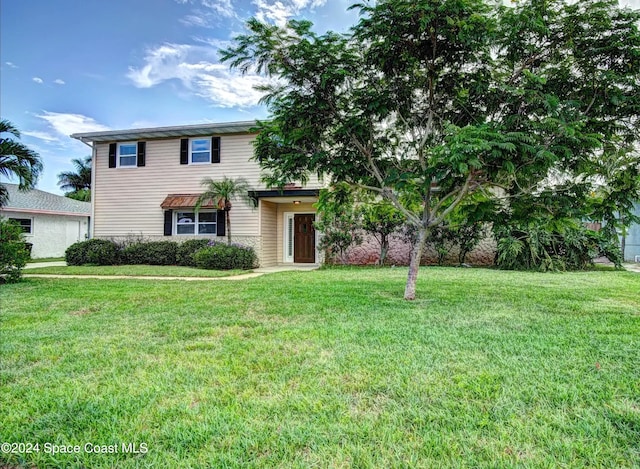 view of front of house with a front lawn