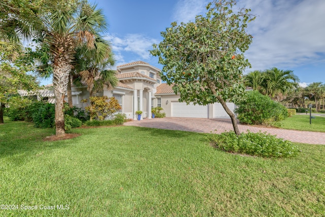 view of front of property featuring a front lawn and a garage