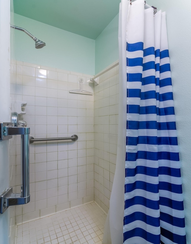 bathroom with curtained shower