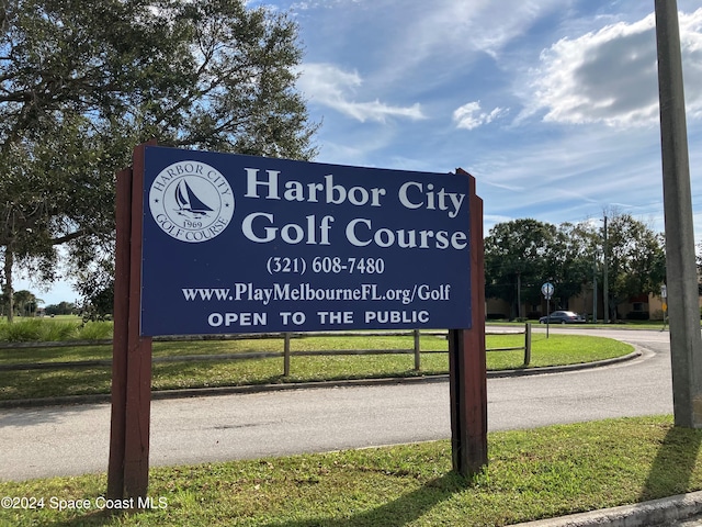 community sign with a yard