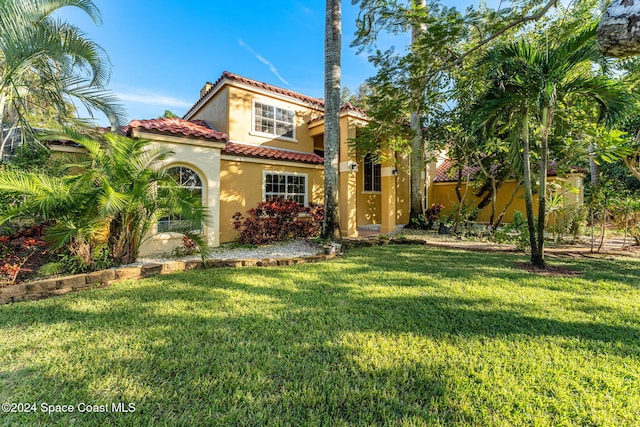 view of front of property with a front yard