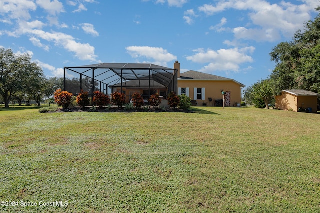 view of yard featuring a lanai