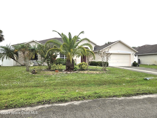 view of front facade featuring a front lawn and a garage