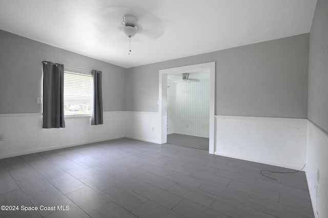 empty room with ceiling fan