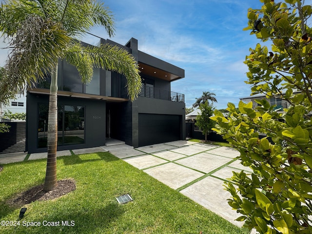 view of front of house with a front lawn and a garage