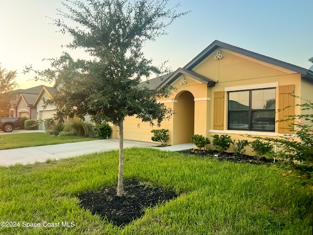 view of front of house with a front lawn and a garage