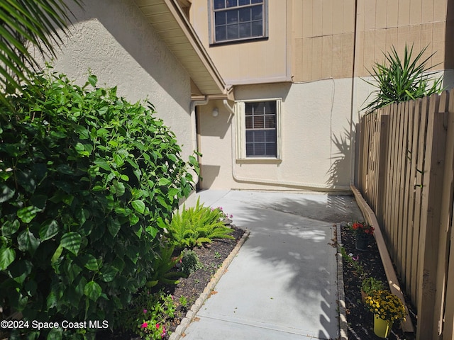 property entrance featuring a patio area