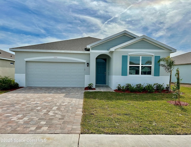 view of front of home featuring a garage and a front yard