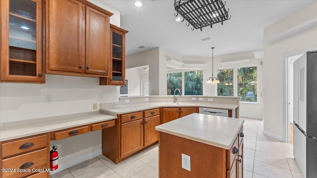 kitchen featuring light tile patterned floors, a kitchen island, an inviting chandelier, fridge, and decorative light fixtures