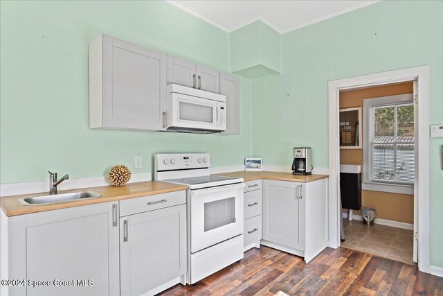 565 Montreal Ave, Melbourne, FL 32935 - photo 6
