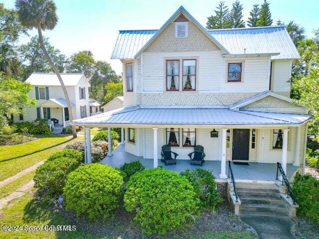 view of front of house with covered porch