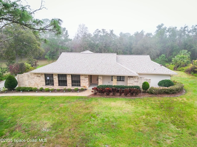 view of front of house featuring a front lawn