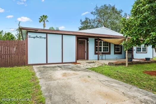 single story home with a porch and a front lawn