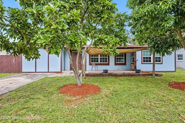 view of front of house featuring a front lawn, covered porch, and a garage