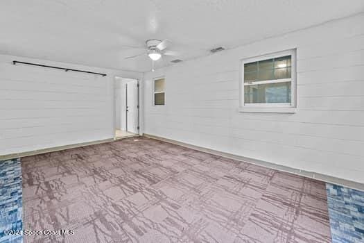 empty room featuring ceiling fan