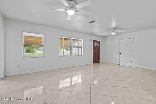 unfurnished room featuring ceiling fan and light tile patterned floors