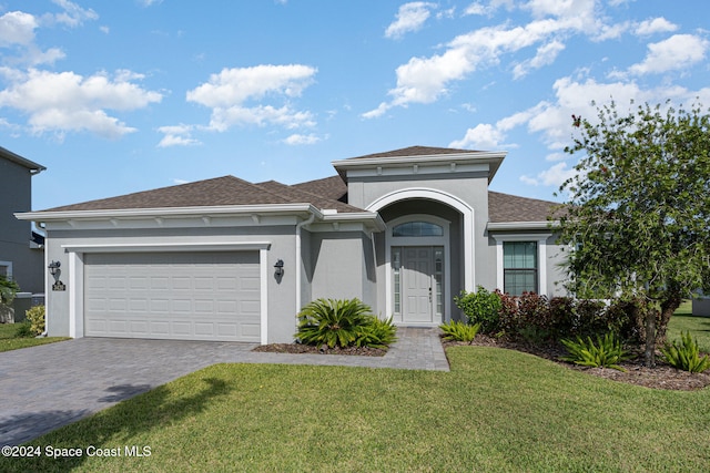 view of front facade featuring a garage and a front lawn