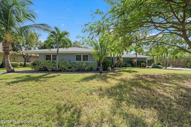 single story home with a front lawn