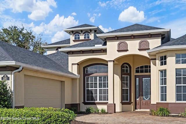 view of front facade featuring a garage