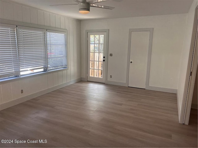 unfurnished room featuring light hardwood / wood-style floors and ceiling fan