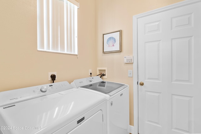 washroom featuring washing machine and clothes dryer