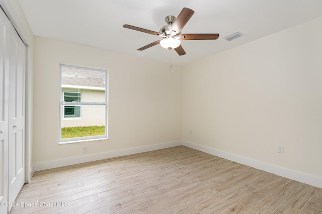 unfurnished room featuring light wood-type flooring and ceiling fan