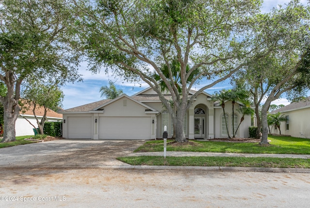 view of front of house featuring a garage and a front yard