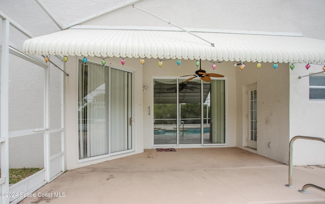 view of patio featuring ceiling fan