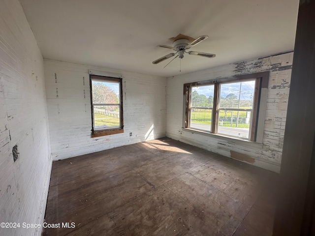 empty room featuring ceiling fan